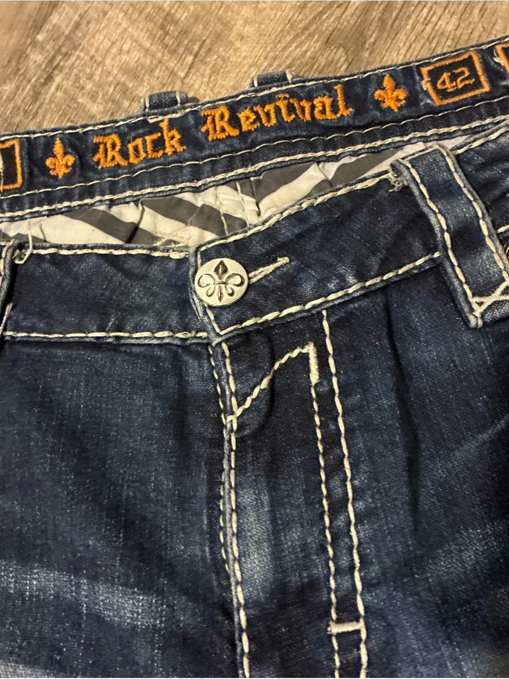 Rock Revival Scotie Shorts Men’s SZ 42 Distressed Denim Light Wash Embroidere